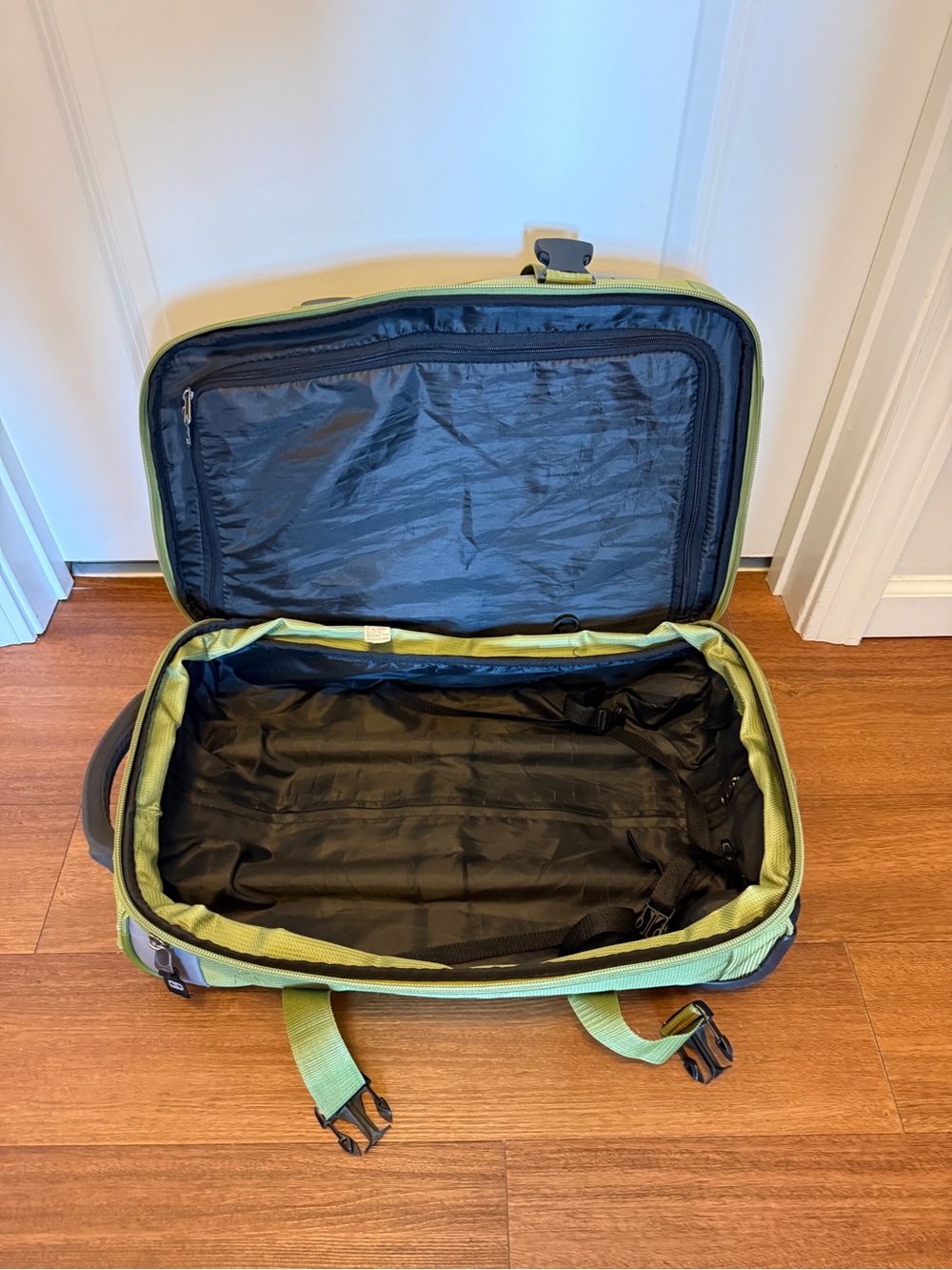 High Sierra Carry-On Suitcase - Picture 3 of 4